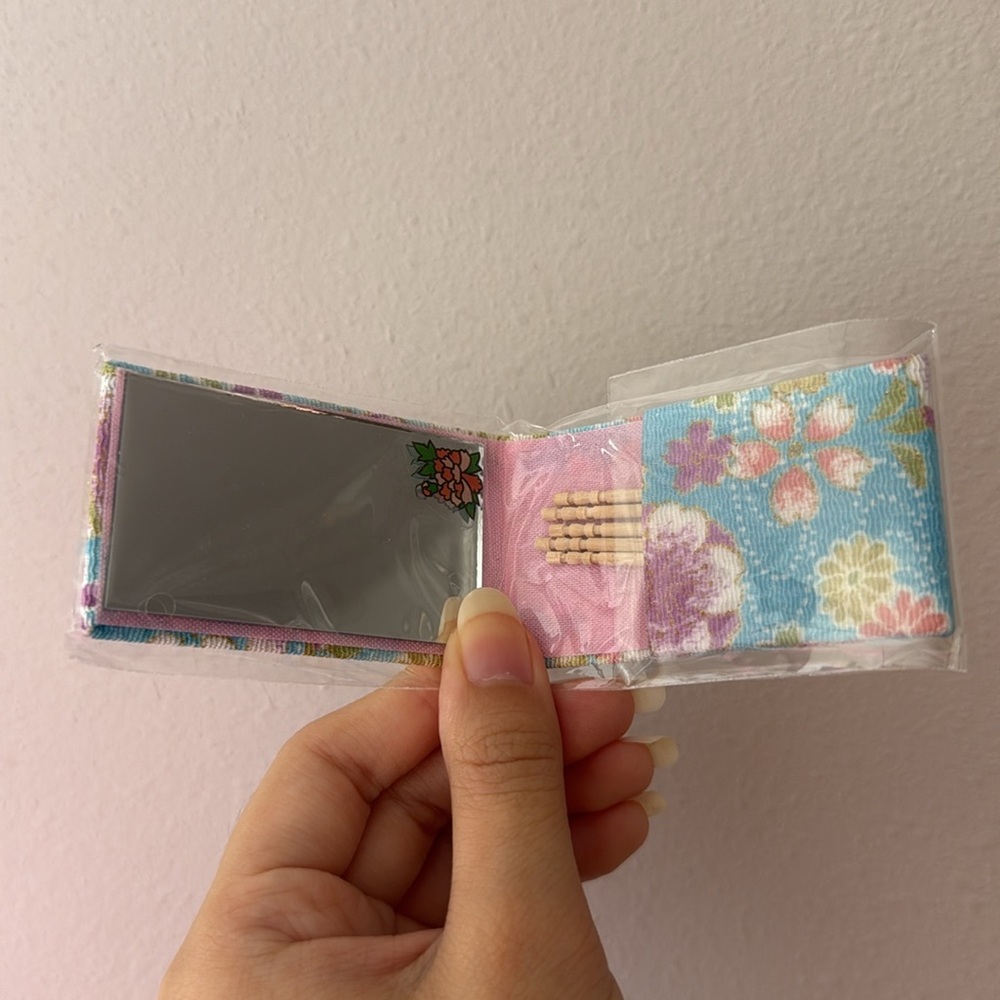 Mini Mirror - Picture 2 of 4